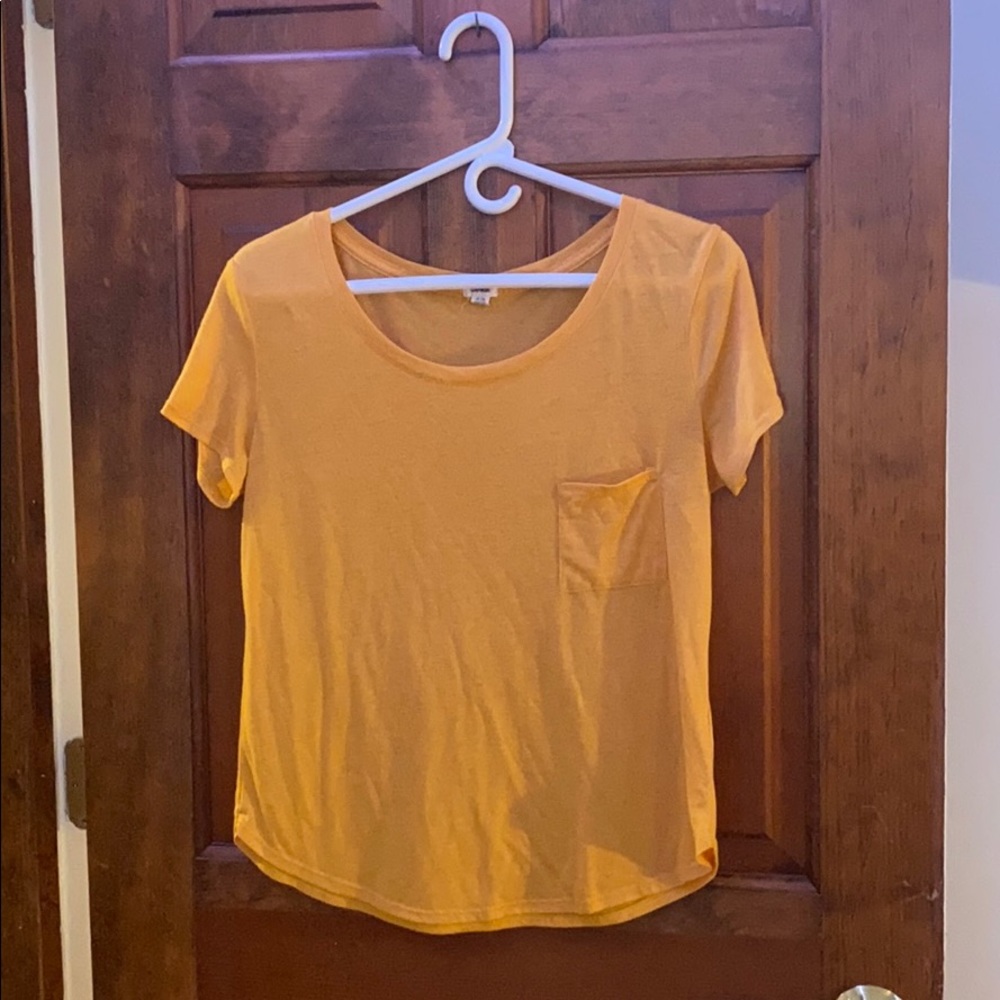 yellow tee shirt